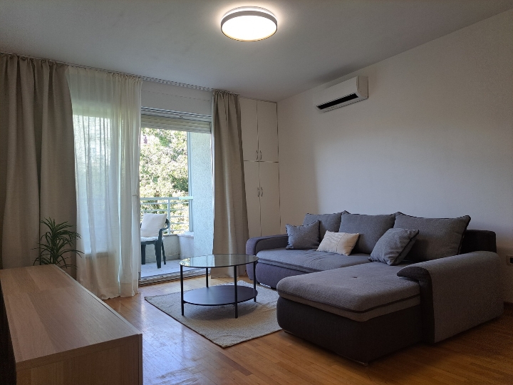 Srdoči – namješten stan s balkonom, 50 m², dugoročni najam