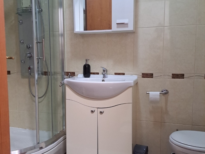 Srdoči – namješten stan s balkonom, 50 m², dugoročni najam