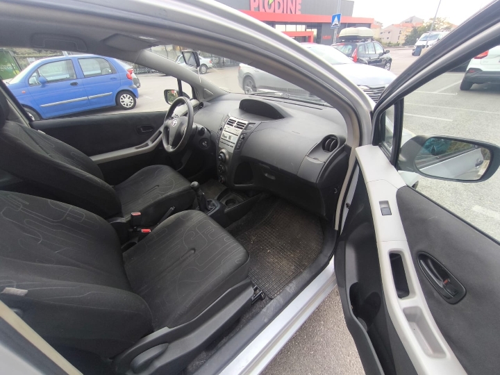 Toyota Yaris 1.0 VVT-i – 2009. godište – benzin