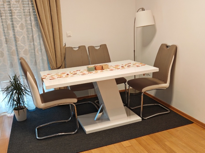 Stol i 6 stolica