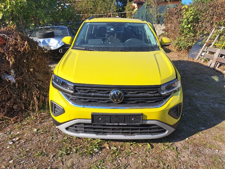 VW T-Cross 1.0 TSI, 2025. god., 5.300 km, karamboliran