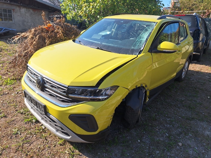 VW T-Cross 1.0 TSI, 2025. god., 5.300 km, karamboliran