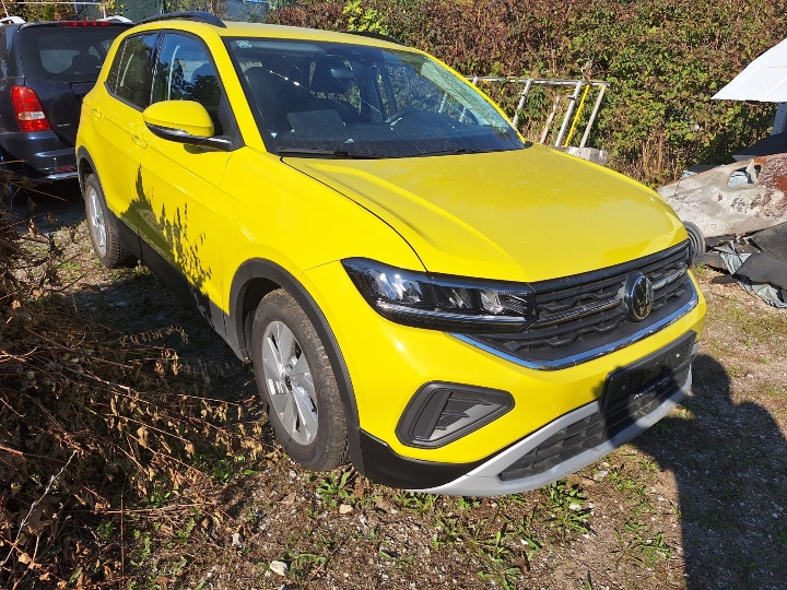 VW T-Cross 1.0 TSI, 2025. god., 5.300 km, karamboliran