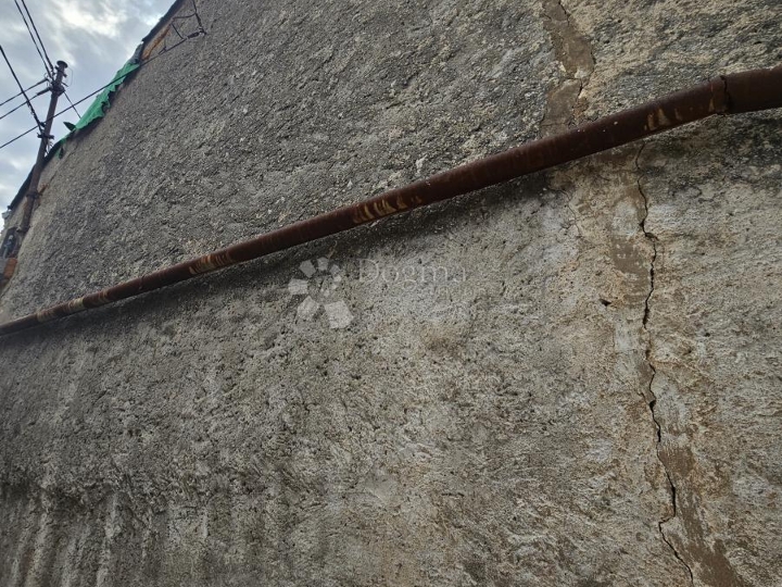 Dvojna kuća za adaptaciju u Kostreni / Urinj!!