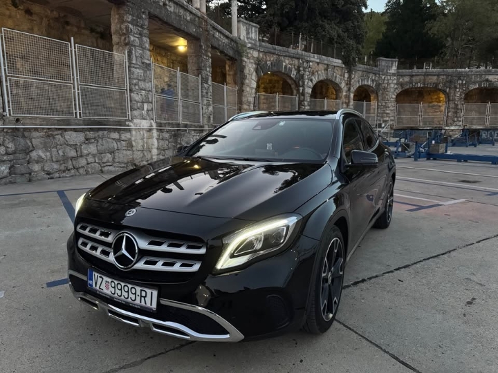 Mercedes-Benz GLA 220d 4Matic