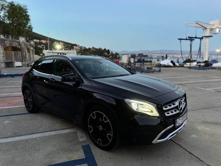 Mercedes-Benz GLA 220d 4Matic
