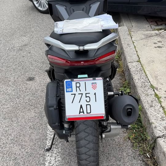 Aprilia SR GT 200