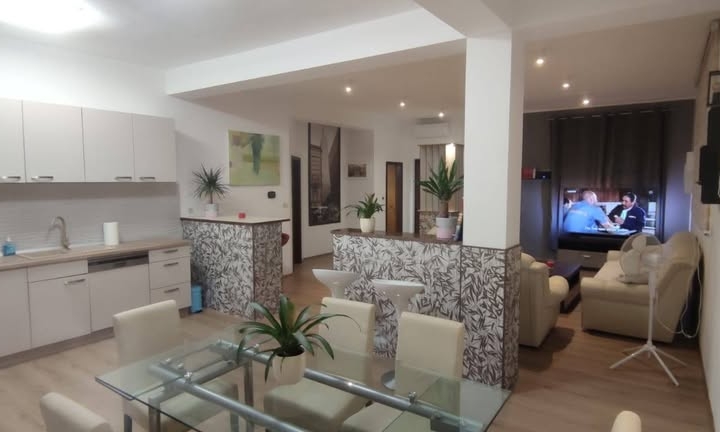 Pula, Gregovica – dvosobni stan s DB, 100 m2, dugoročni najam