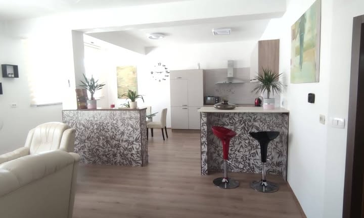 Pula, Gregovica – dvosobni stan s DB, 100 m2, dugoročni najam