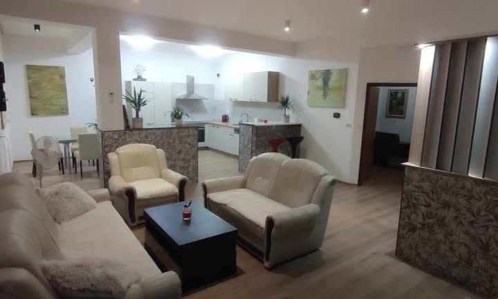 Pula, Gregovica – dvosobni stan s DB, 100 m2, dugoročni najam