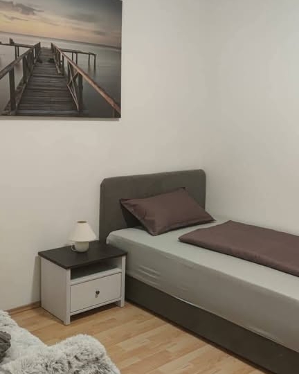 Pula, Gregovica – dvosobni stan s DB, 100 m2, dugoročni najam