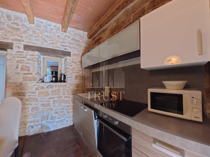 Istra, autentična istarska kuća s bazenom, 150 m²
