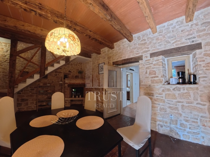 Istra, autentična istarska kuća s bazenom, 150 m²