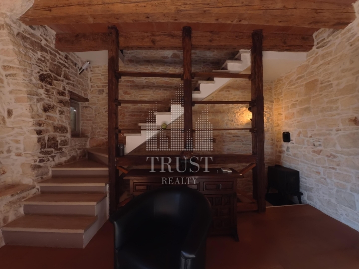 Istra, autentična istarska kuća s bazenom, 150 m²