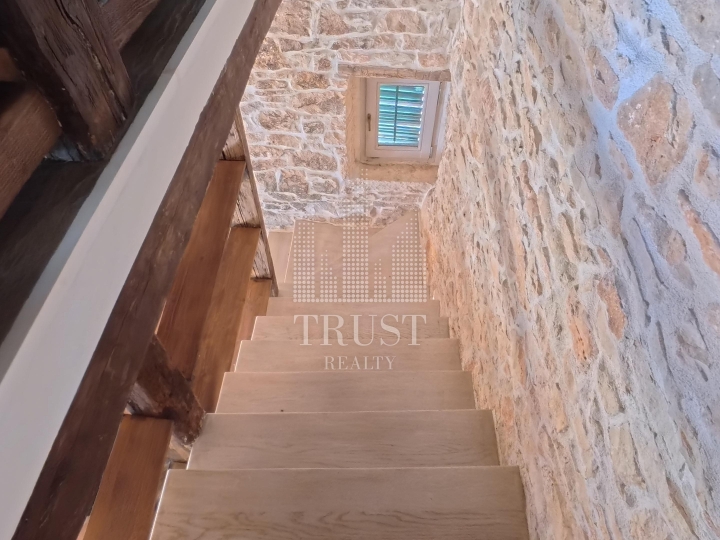 Istra, autentična istarska kuća s bazenom, 150 m²