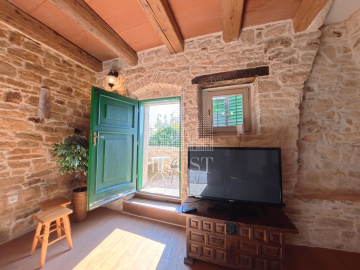 Istra, autentična istarska kuća s bazenom, 150 m²