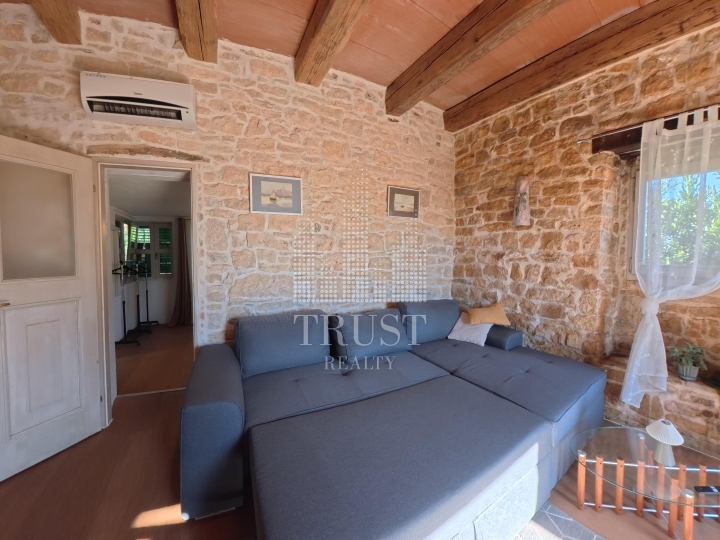 Istra, autentična istarska kuća s bazenom, 150 m²