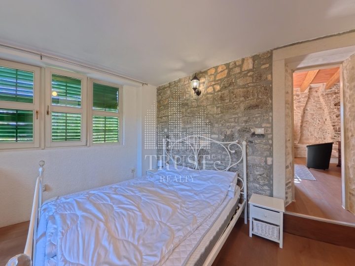 Istra, autentična istarska kuća s bazenom, 150 m²