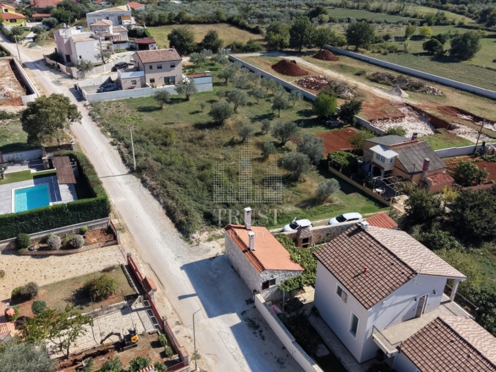 Istra, Galižana: građevinska zemljišta s dozvolom i projektom