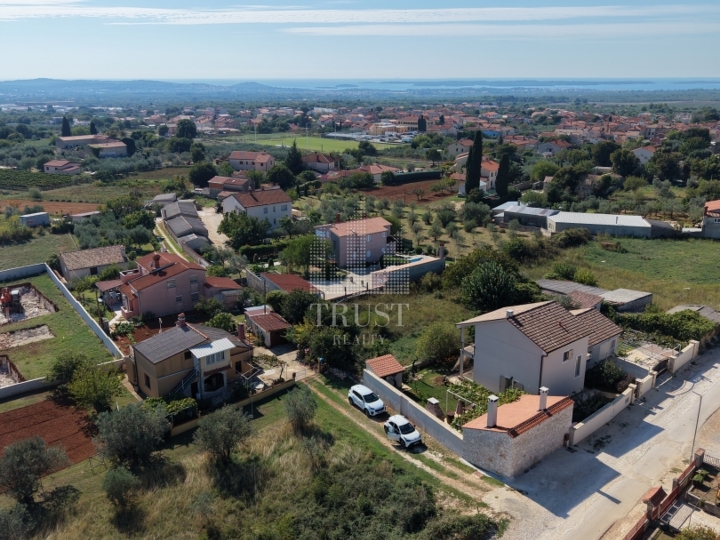 Istra, Galižana: građevinska zemljišta s dozvolom i projektom