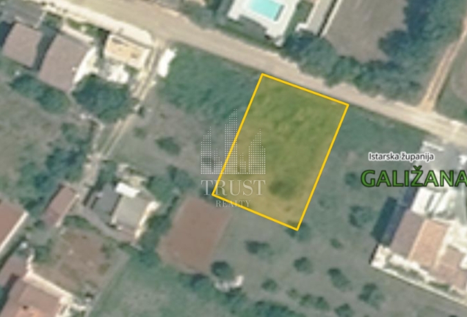 Istra, Galižana: građevinska zemljišta s dozvolom i projektom