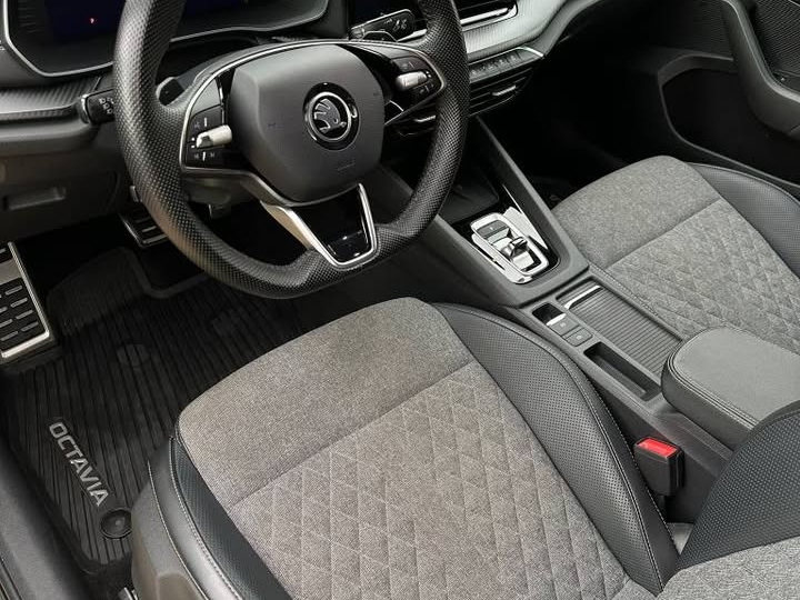 Škoda Octavia SportLine 2.0 TDI DSG, 2024.