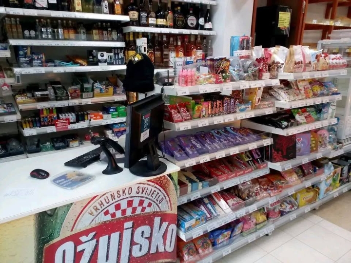 Ližnjan, poslovni prostor 50 m2, uz glavnu cestu
