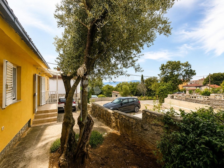 Omišalj – rijetka prilika, kuća na parceli od 850 m²
