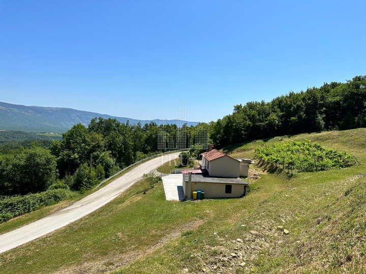 Paz, Istra – Kuća za adaptaciju s velikim terenom