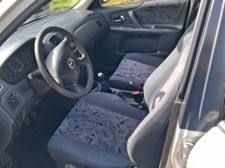 Mazda 323f, 1.5, 2001. god., reg. 08/2027.