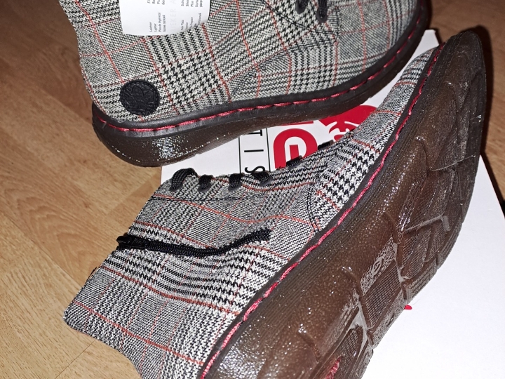 Nove Rieker cipele s etiketom