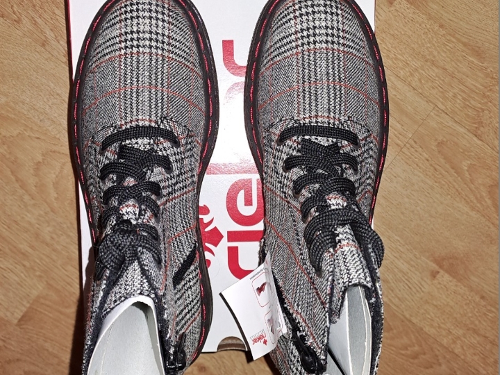 Nove Rieker cipele s etiketom