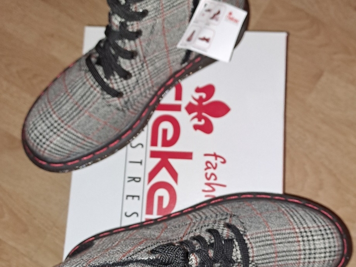 Nove Rieker cipele s etiketom