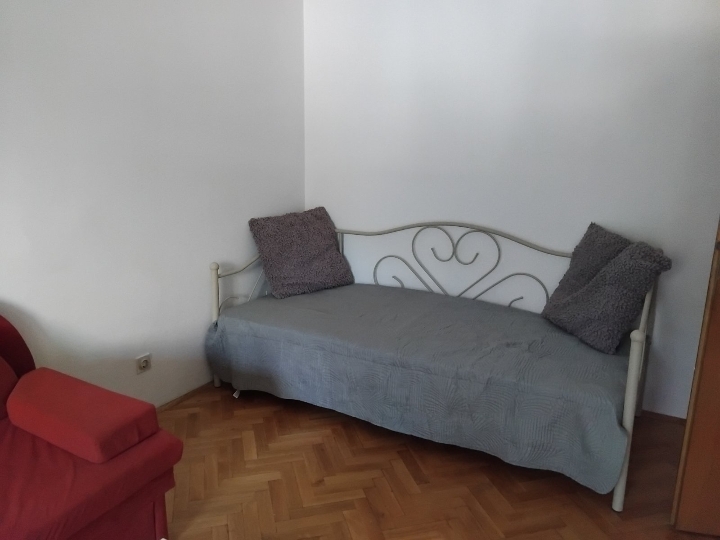 Krnjevo, 2S stan 52 m2, najam