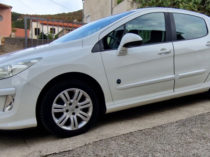 Peugeot 308 1.6 HDi (2011.) - 194.250 km, veliki servis