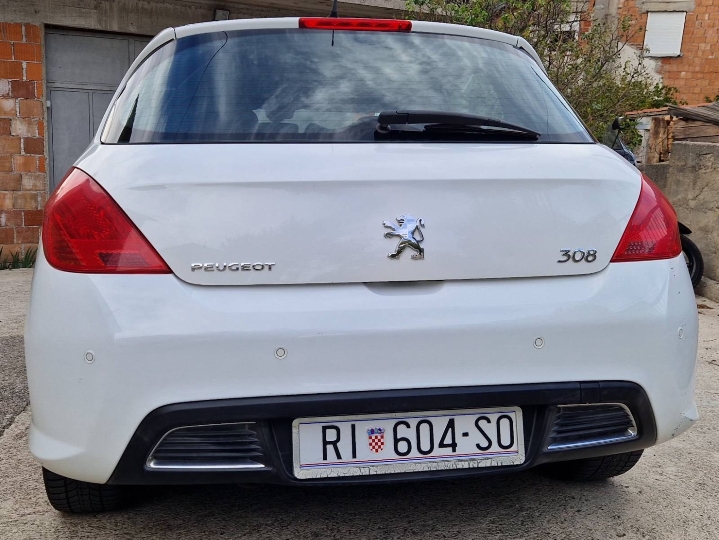 Peugeot 308 1.6 HDi (2011.) - 194.250 km, veliki servis