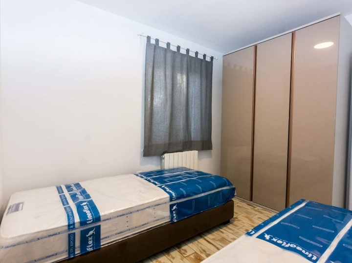 Novouređen stan s okućnicom, 85 m2