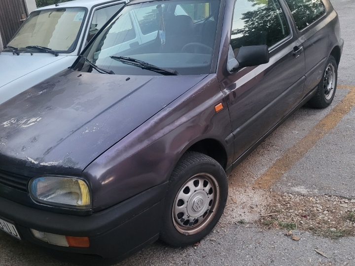 VW Golf 1.6 benzin