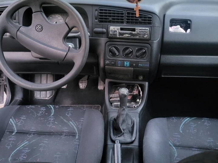 VW Golf 1.6 benzin