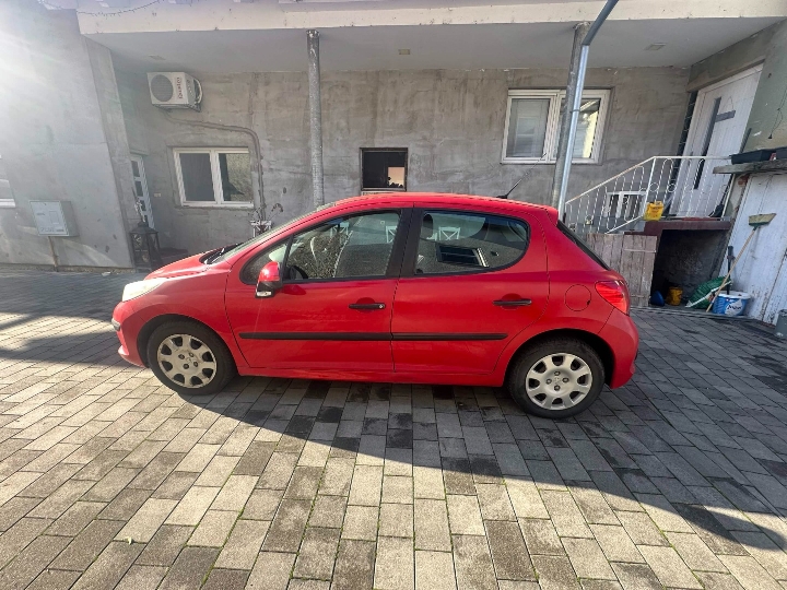 Peugeot 207 1.4 benzin, hitno