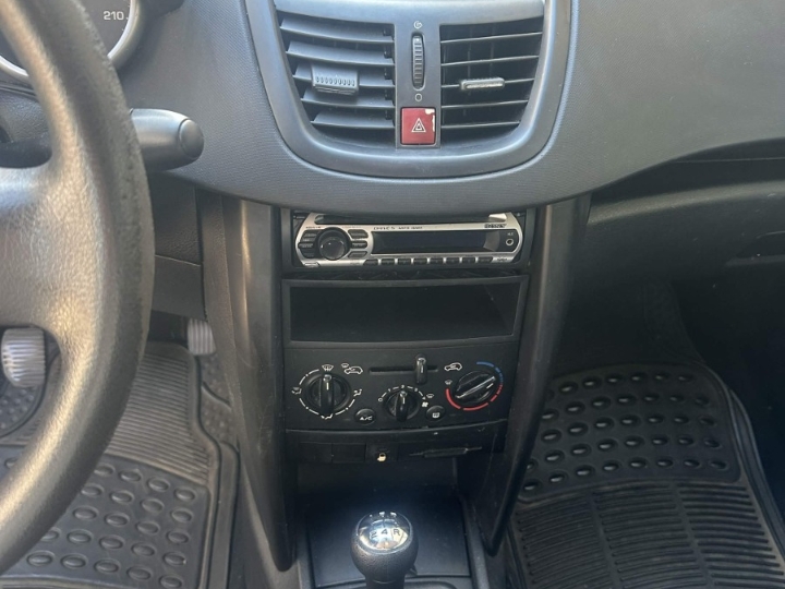 Peugeot 207 1.4 benzin, hitno