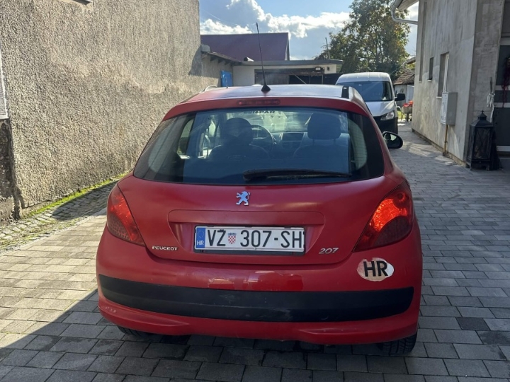 Peugeot 207 1.4 benzin, hitno