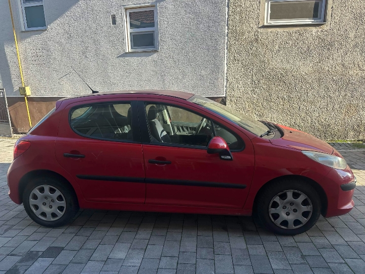 Peugeot 207 1.4 benzin, hitno