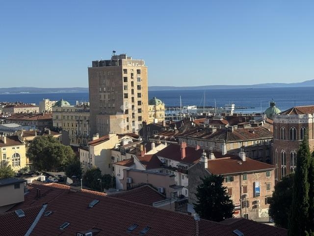 Stan Rijeka, Centar u blizini Korza