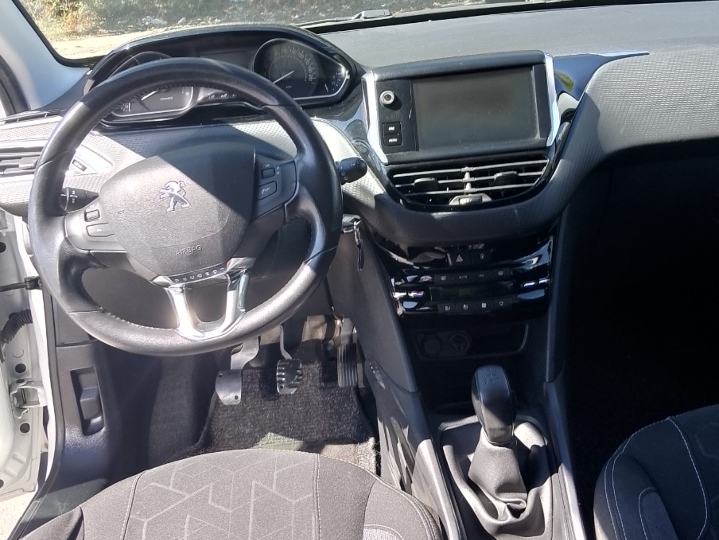 Peugeot 2008 Allure 1.6 HDi, 2016. god., 193.500 km, reg. do 04./2027.