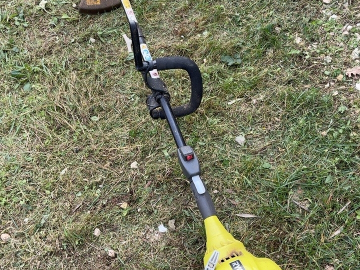 Benzinski trimer za travu Ryobi RLT30CESC