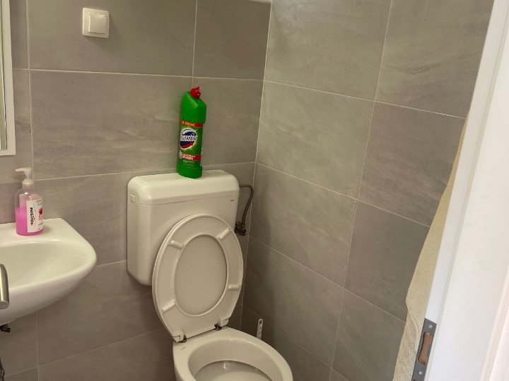Lovran (800 m od centra) - dugoročno: studio stan 25 m² s terasom
