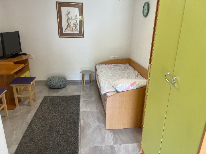 Lovran (800 m od centra) - dugoročno: studio stan 25 m² s terasom