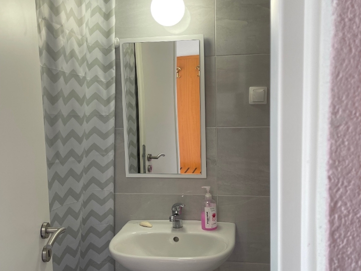 Lovran (800 m od centra) - dugoročno: studio stan 25 m2 s terasom