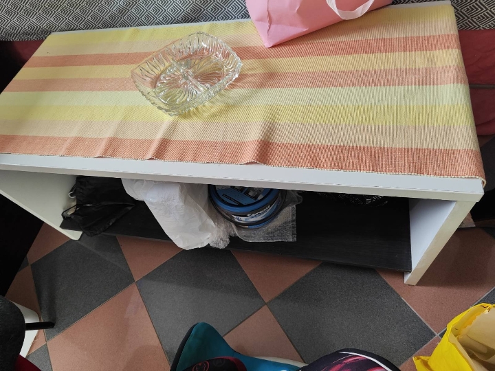 Stolić za dnevni boravak